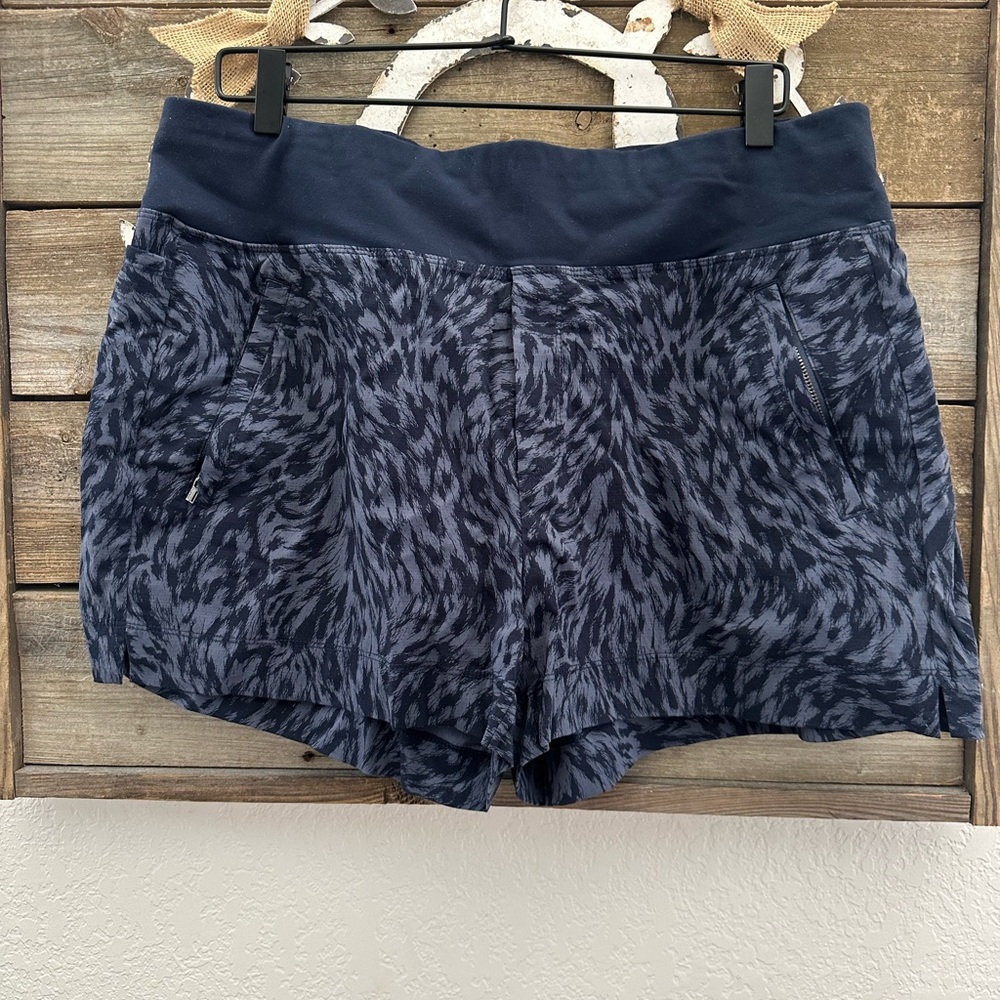 Athleta Trekkie North Printed Women's Navy Patterned Active‎ Shorts size 16